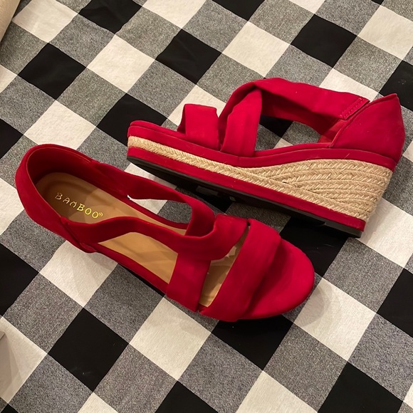 BAMBOO Shoes - NEW Bamboo Red sandal wedge 10